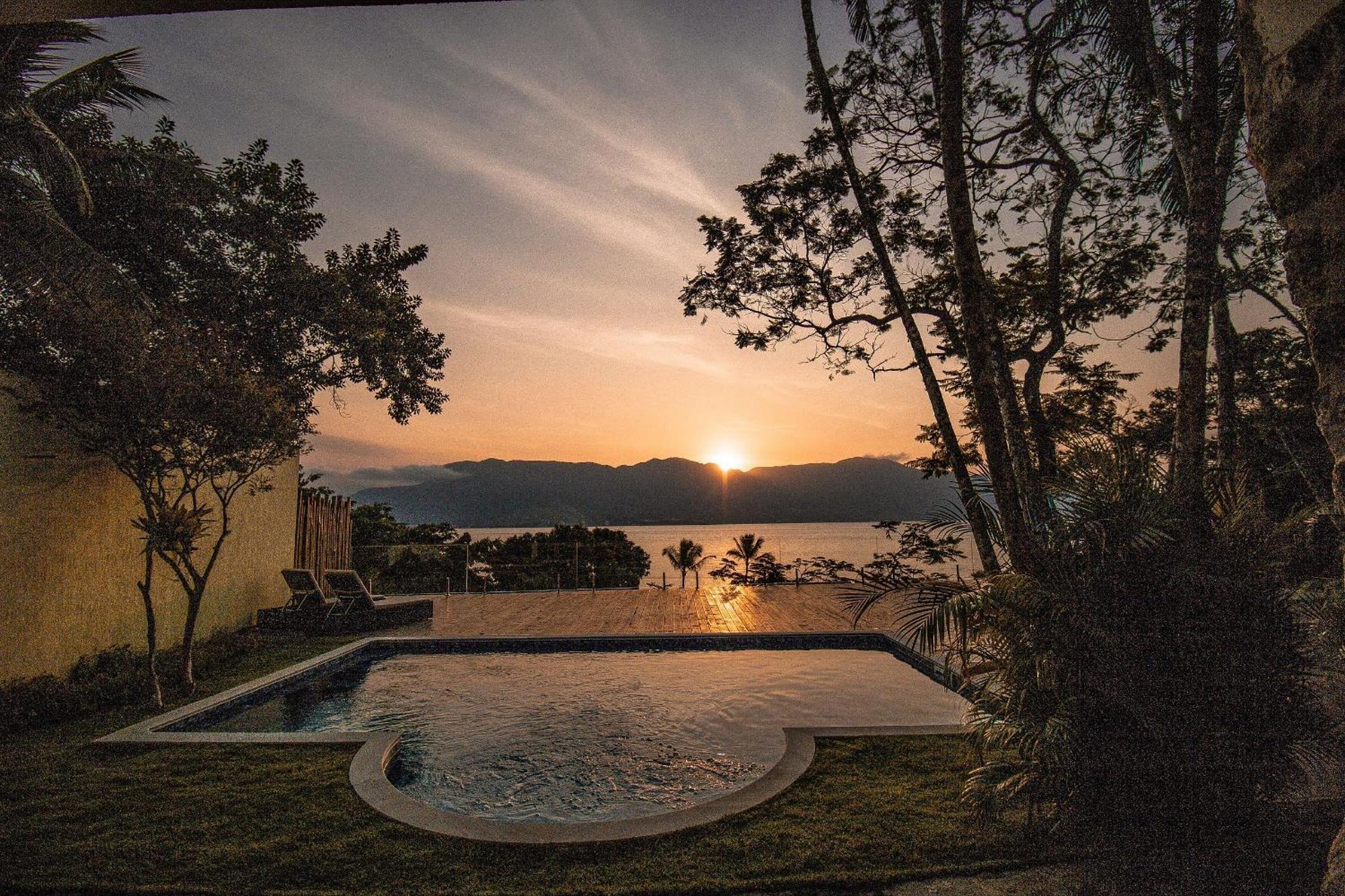 Quarto com Cama King-size, Vista do Mar e Banheira de Hidromassagem