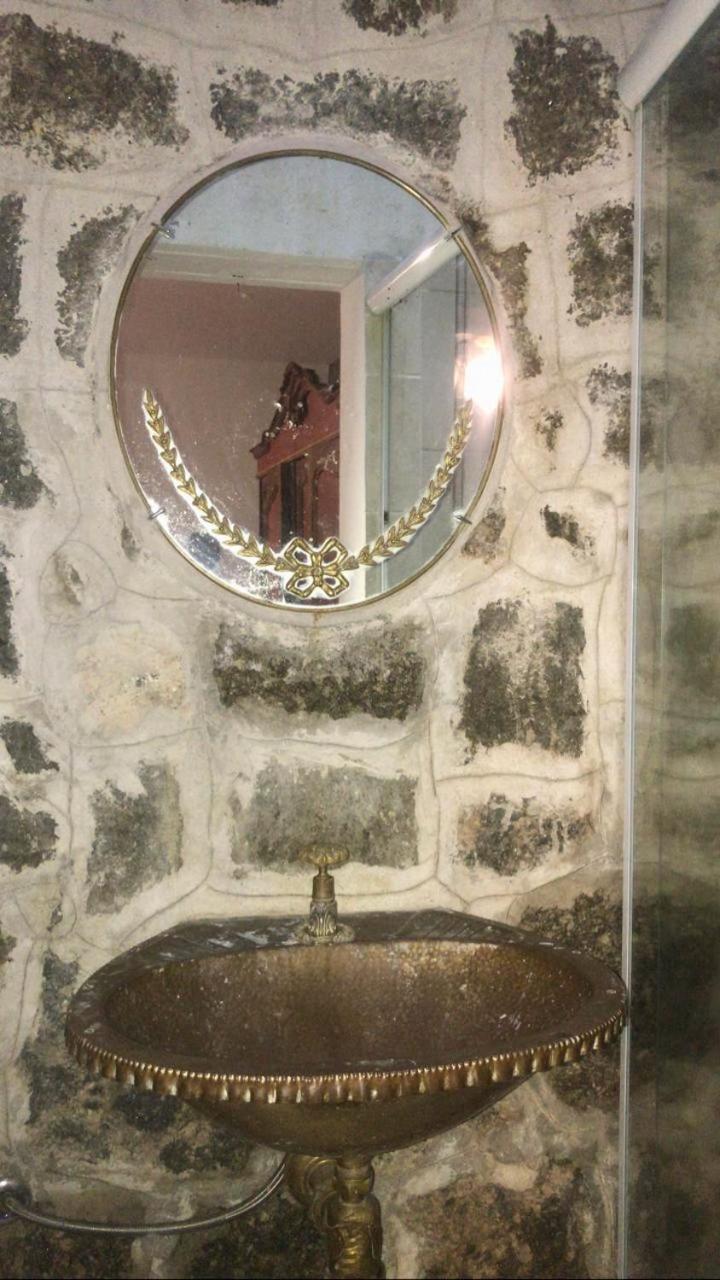 Quarto Triplo com Banheiro