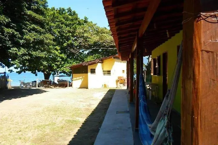 Suíte Pé na Areia- Espaço Independente na Praia do Curral com localização privilegiada - simplicidade e comodidade com o pôr do sol mais lindo de Ilhabela - melhor custo benefício para até 4 pessoas , na Av José Pacheco do Nascimento nº 7682-1