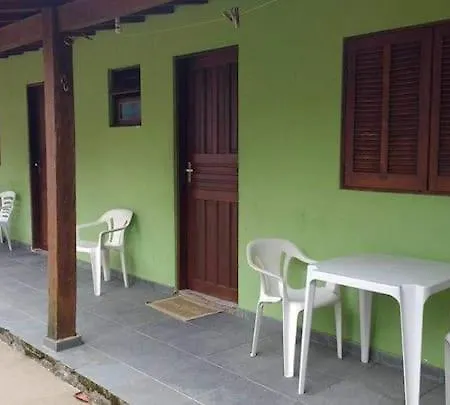 Suíte Pé na Areia- Espaço Independente na Praia do Curral com localização privilegiada - simplicidade e comodidade com o pôr do sol mais lindo de Ilhabela - melhor custo benefício para até 4 pessoas , na Av José Pacheco do Nascimento nº 7682-3